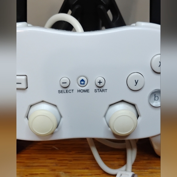 Nintendo RVL-005 Classic Pro Controller White For Nintendo Wii - Picture 3 of 6